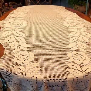 Crochet table runner